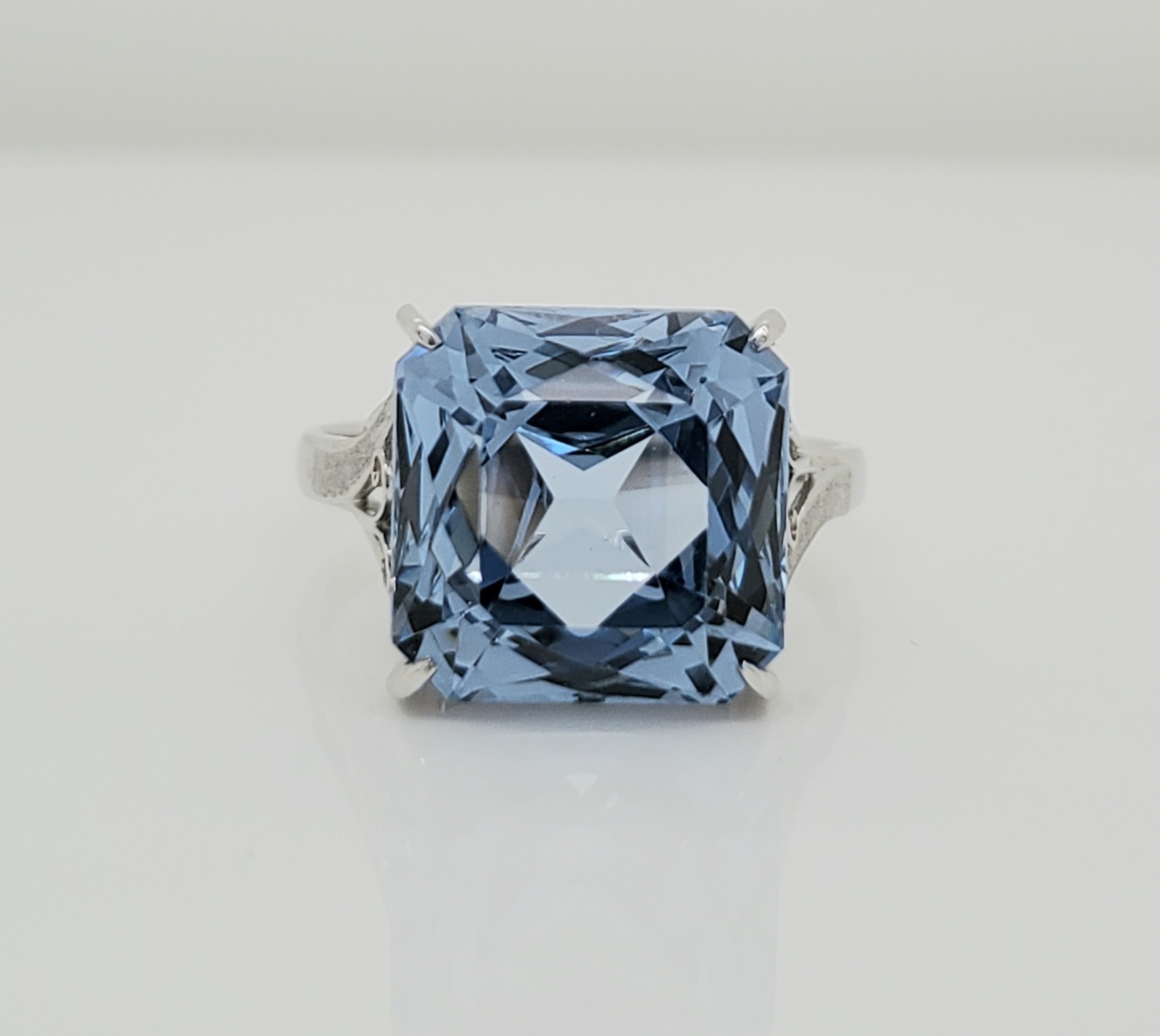14KT WG Blue Topaz Ring 14KT WG Blue Topaz Ring