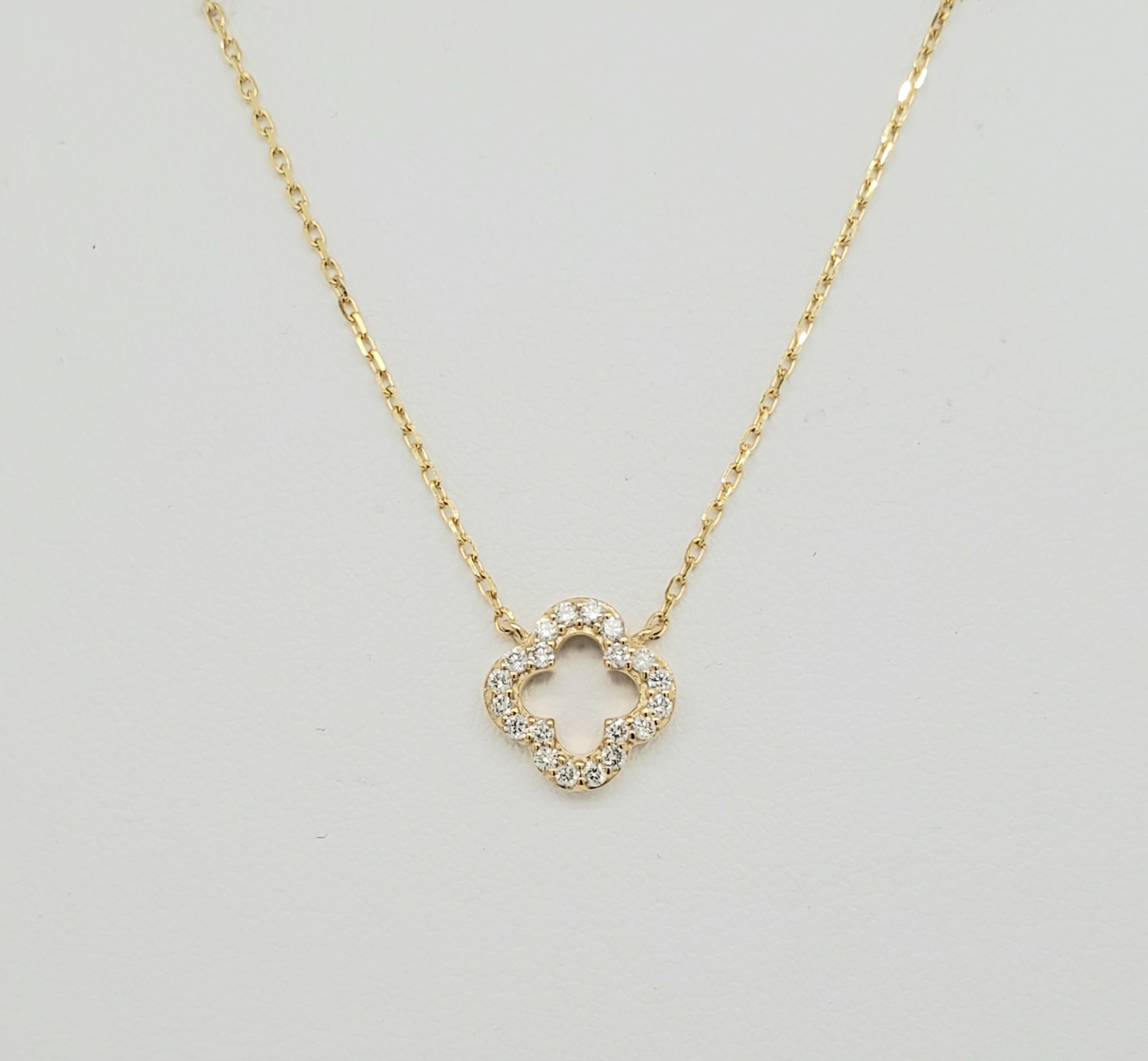 14KT Yellow Gold 4-Leaf Clover Diamond Necklace 0.15 CTW