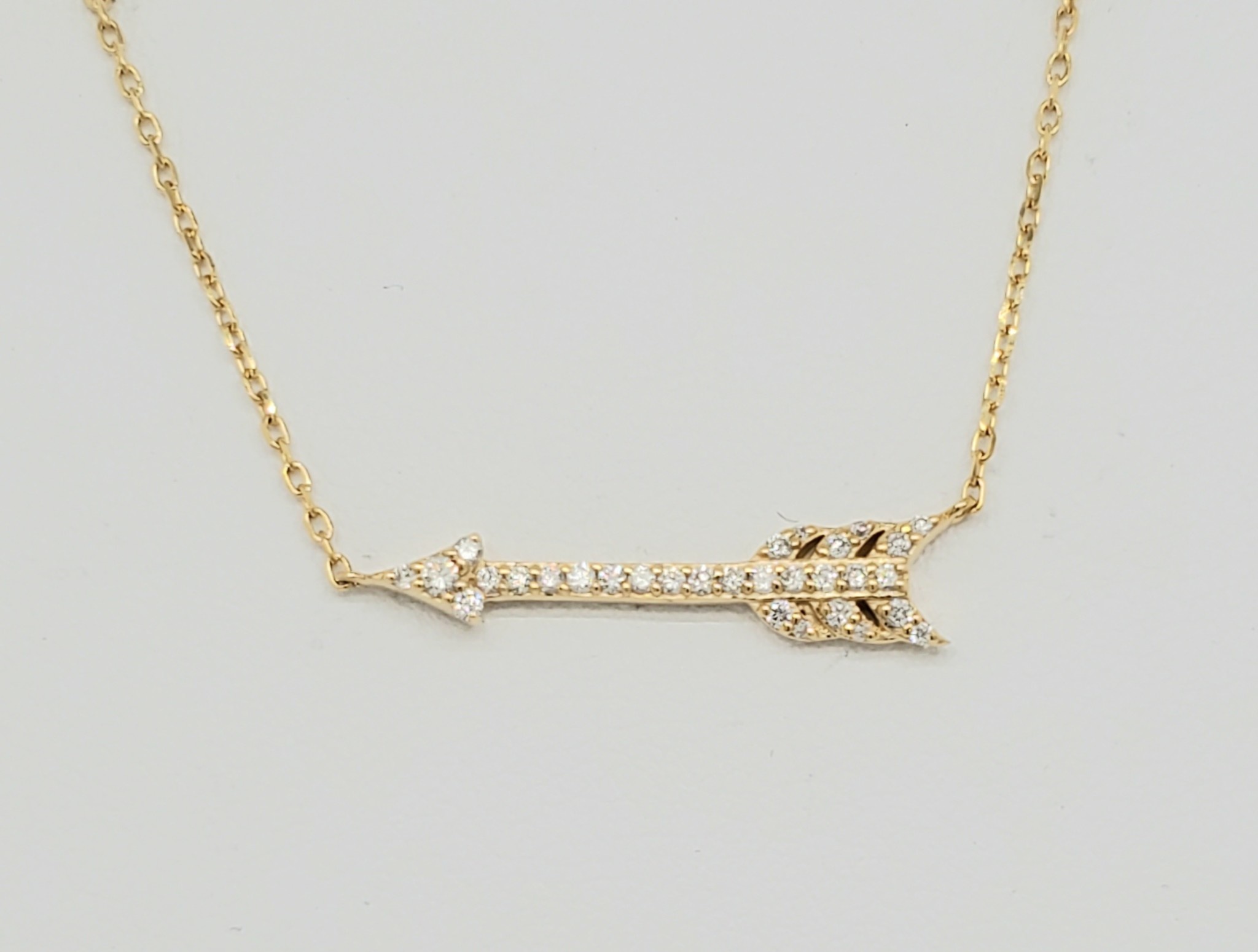 14KT Yellow Gold Diamond Arrow Necklace 0.15 CTW