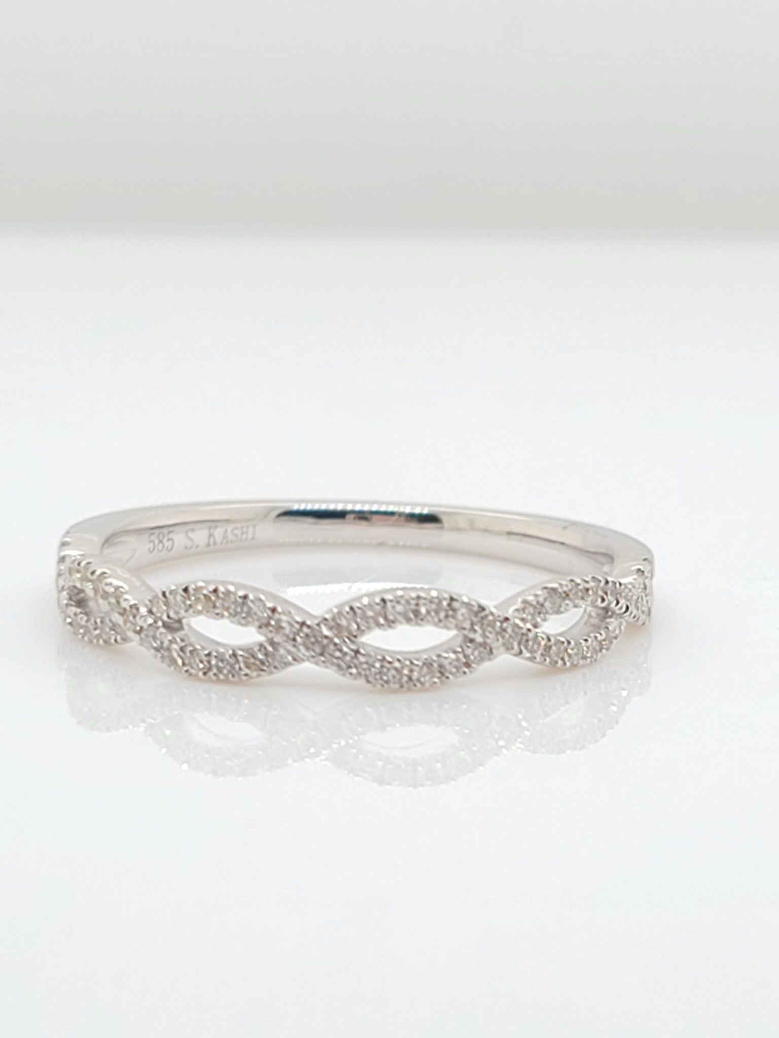 14KT White Gold Diamond Infinity Band 0.18 CTW 14KT White Gold Diamond Infinity Band 0.18 CTW