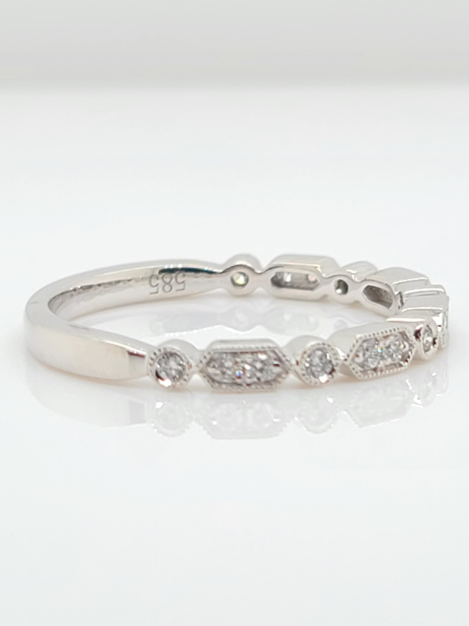 14KT White Gold Alternating Diamond Band 0.16 CTW