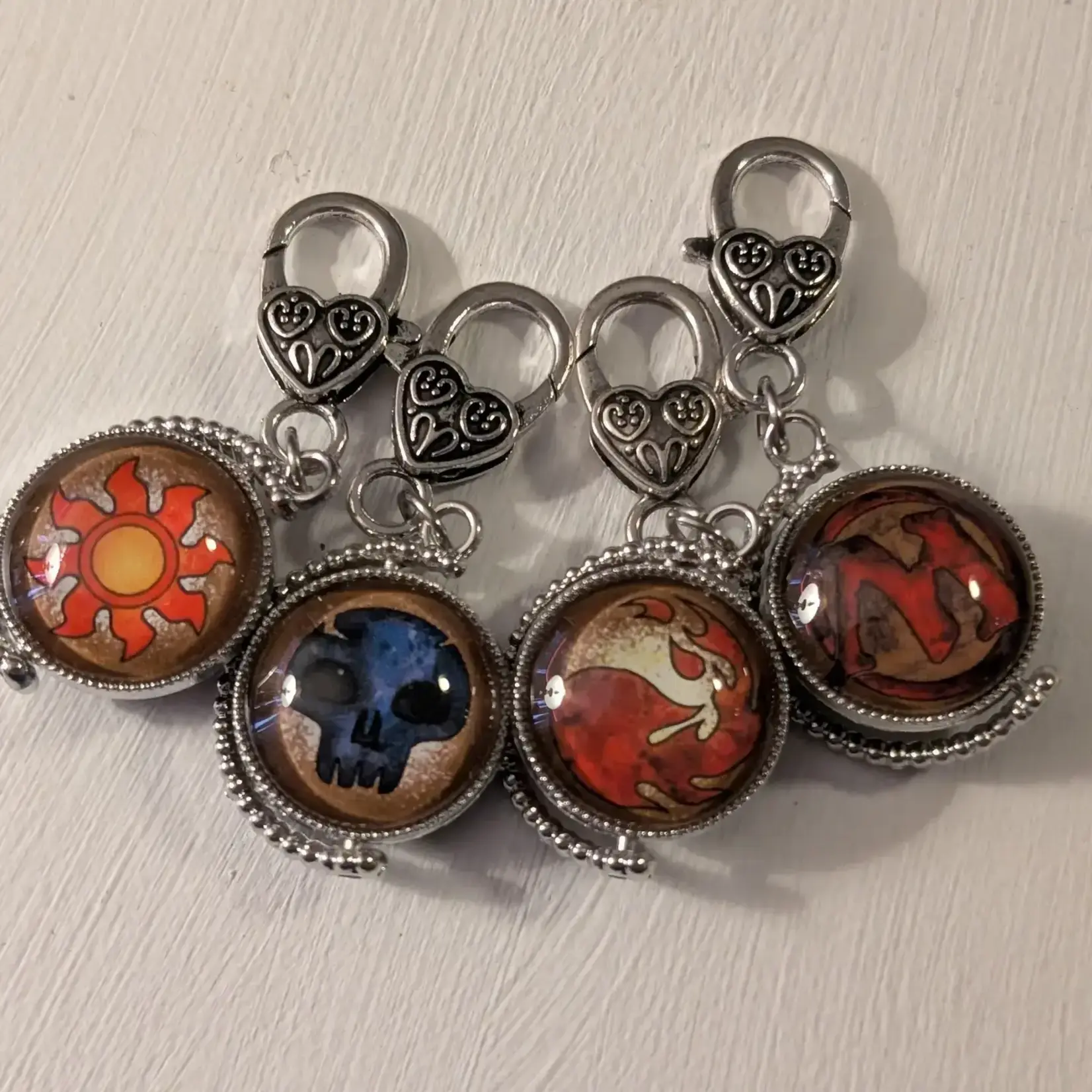 Con-Quest Crafts Keychain: Fidget Double-Sided