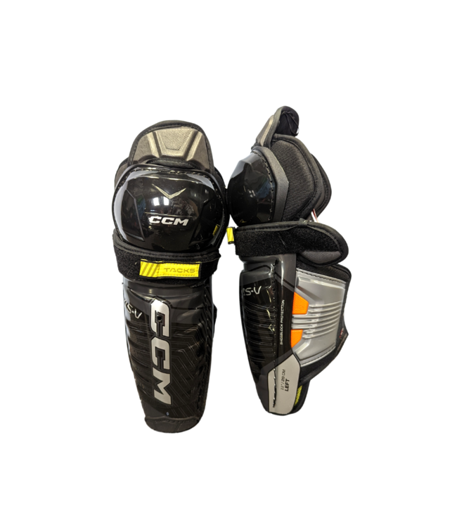 TACKS AS V SHIN GUARDS SR