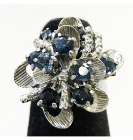 18K White Gold Floral Ring with Sapphires