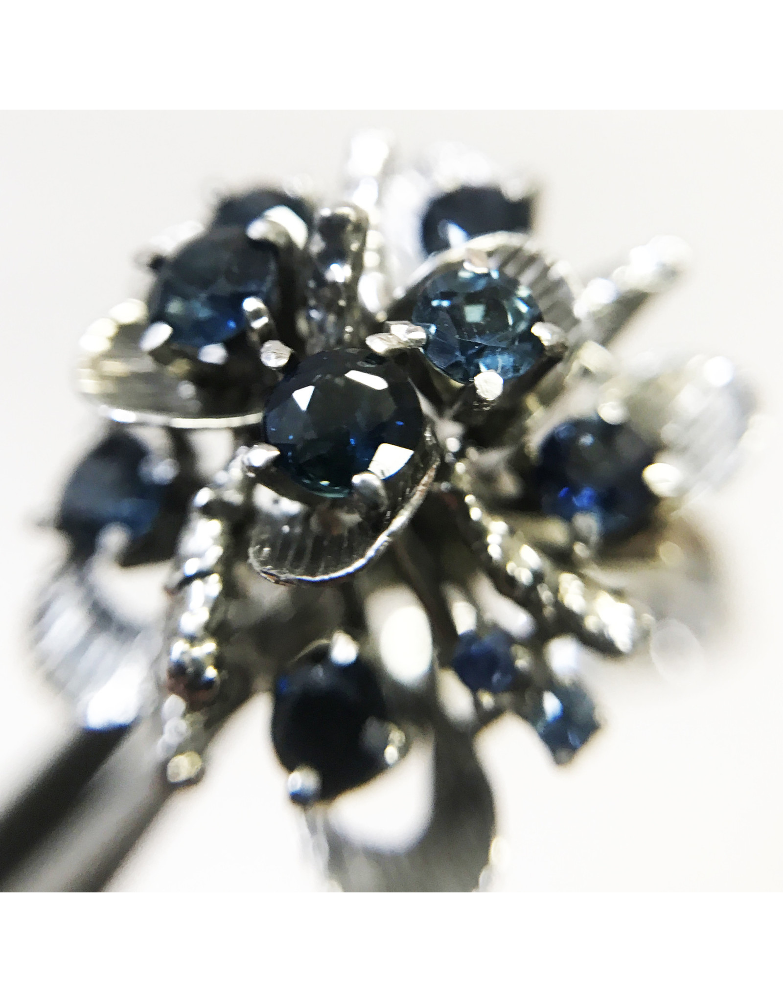 18K White Gold Floral Ring with Sapphires