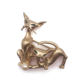 Boucher Two Gold-Colored Siamese Cats Brooch with Faux Pearl 'Ball'