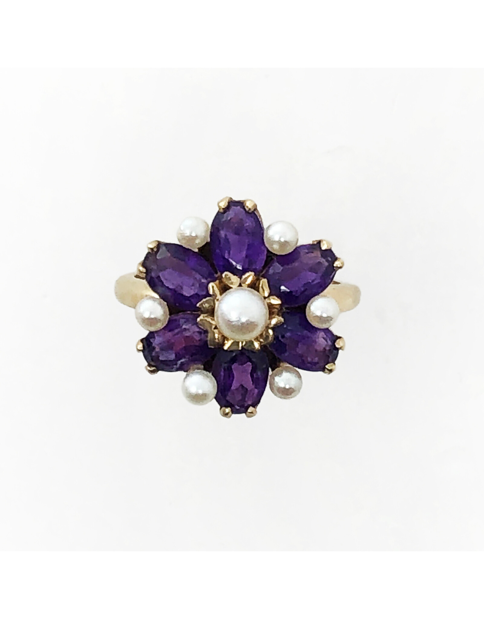 14K Gold Ring with Pearl Surrounded by 6 Oval-Cut Amethysts and 6 Smaller Pearls