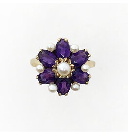 14K Gold Ring with Pearl Surrounded by 6 Oval-Cut Amethysts and 6 Smaller Pearls