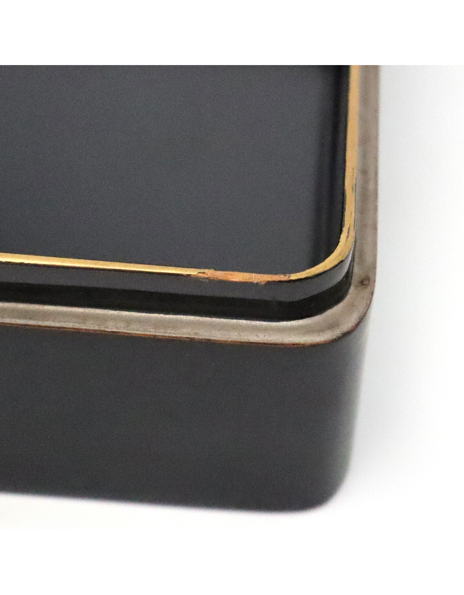 Small Vintage Maki-e Box with Landscape of Uji River and Byodo-In Temple