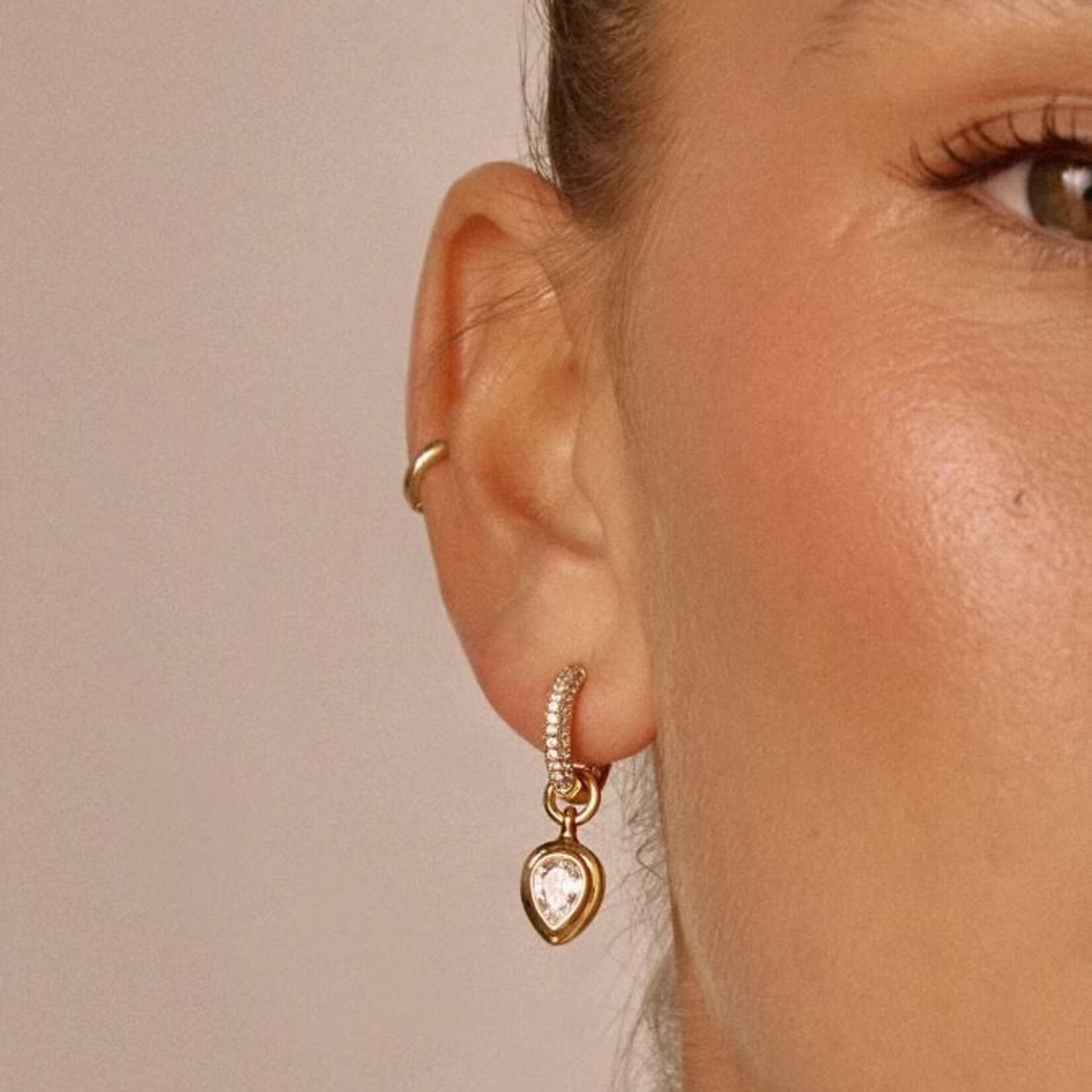 LUVAJ Boucles d`oreilles breloque poire - Gold