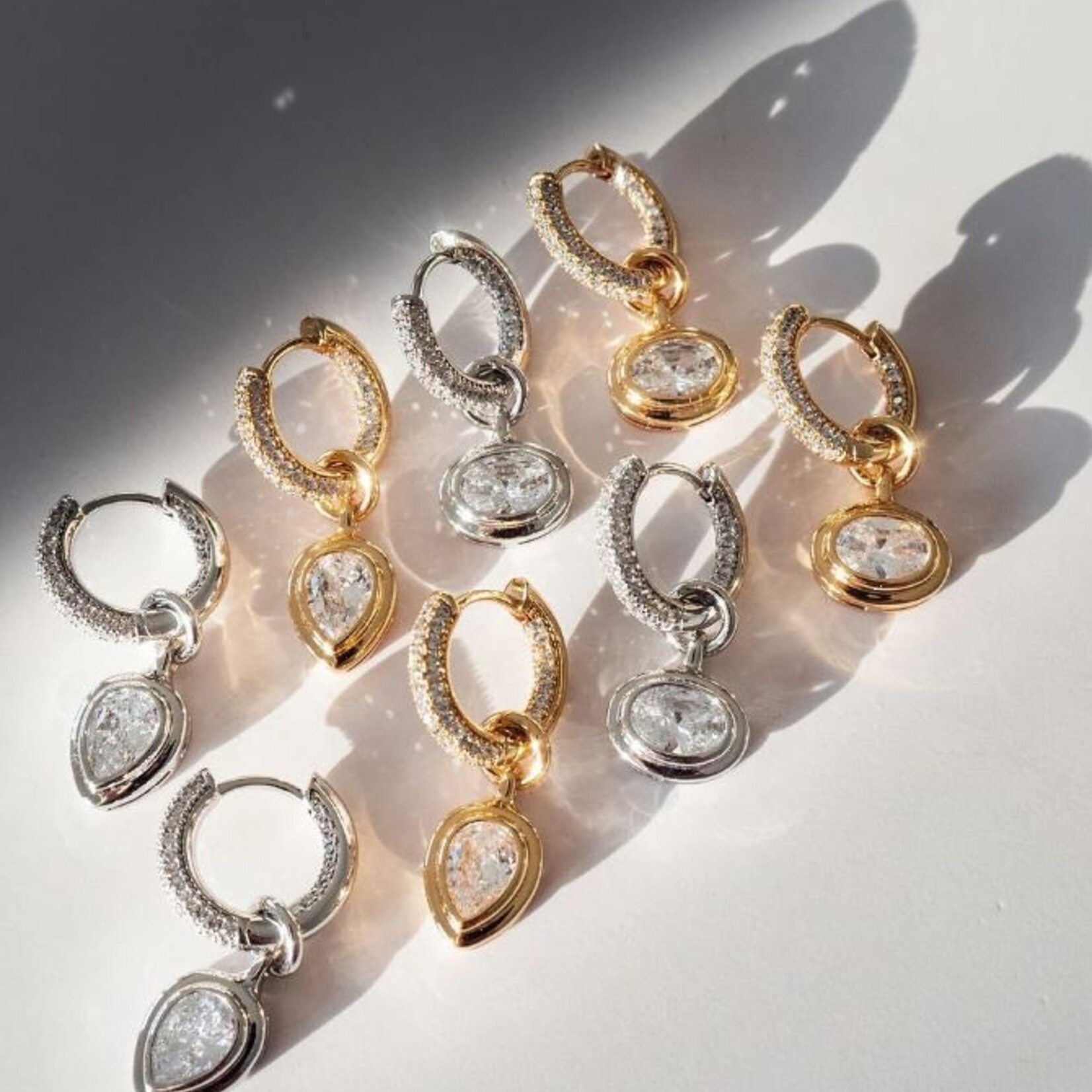 LUVAJ Boucles d`oreilles breloque poire - Gold