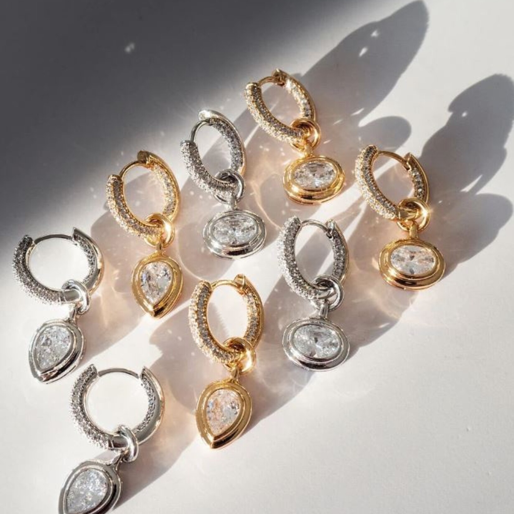 LUVAJ Boucles d`oreille avec breloque ronde - Gold
