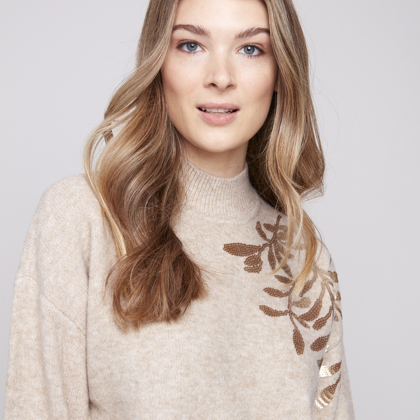 Charlie B Sweater C2856  avec paillettes - Avoine