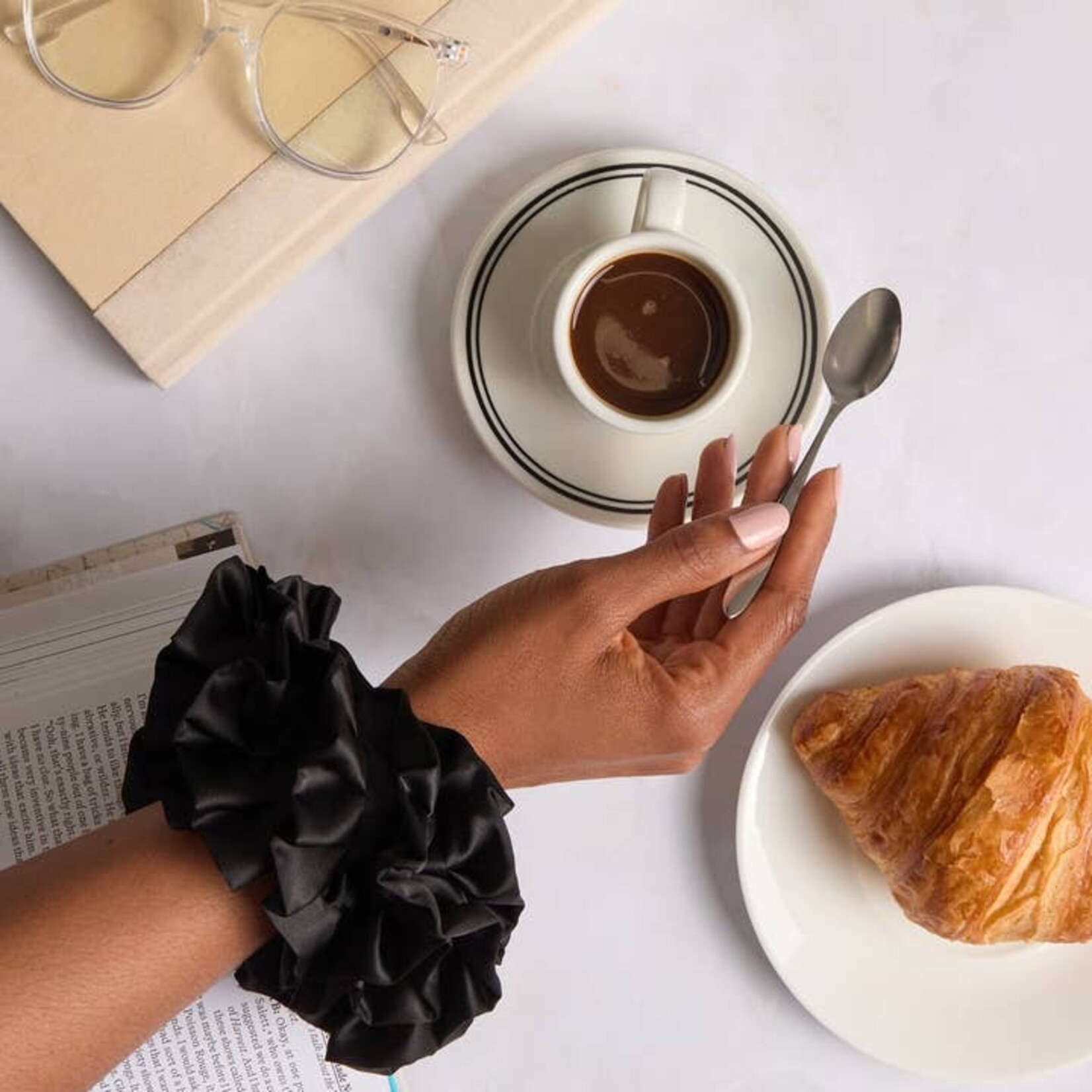 Kitsch Chouchou à volants - Noir