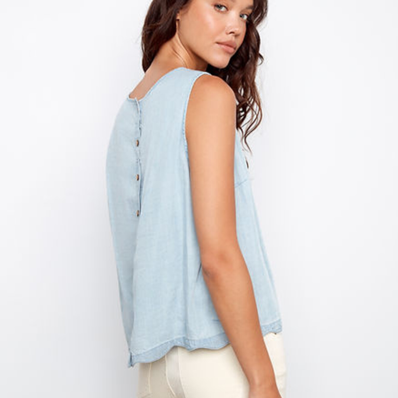 Charlie B Haut sans manche C4698 avec boutons dans le dos - Bleu pale