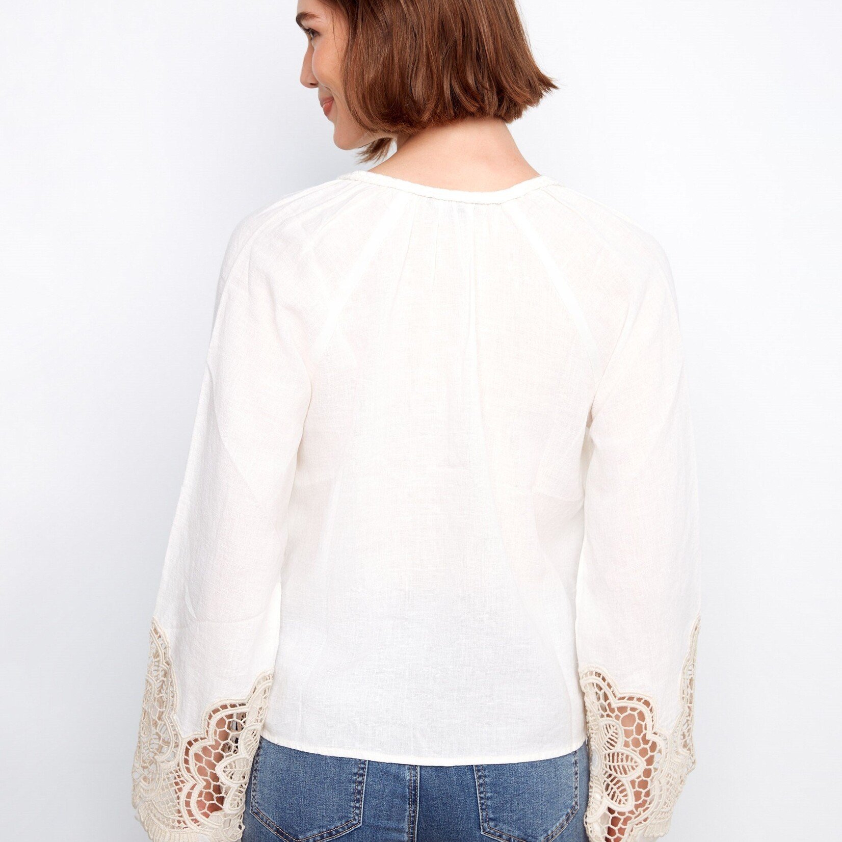 Charlie B Blouse C4703 manches longues en lin col en V - Blanc