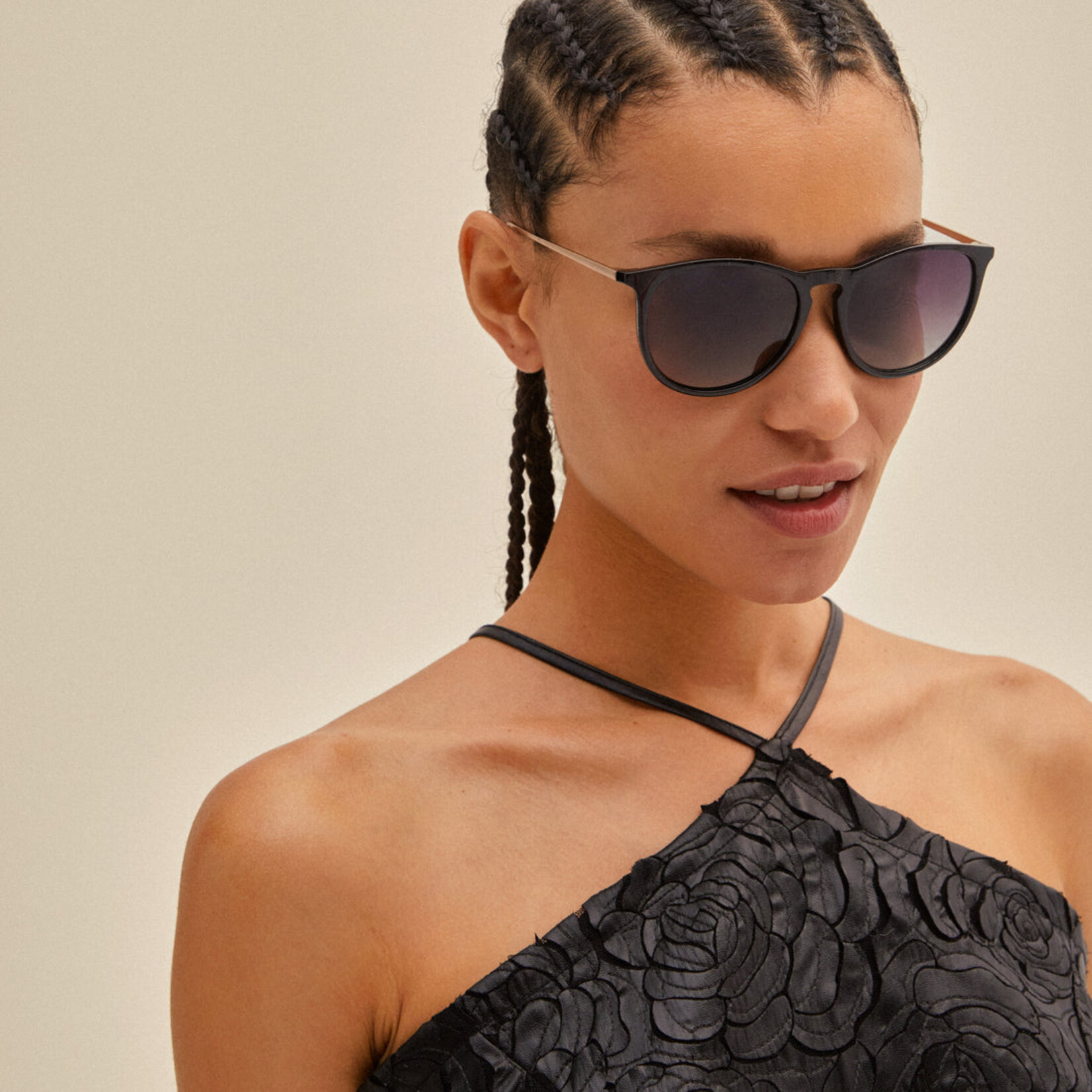 Pilgrim Lunette de soleil VANILLE - Black/Gold