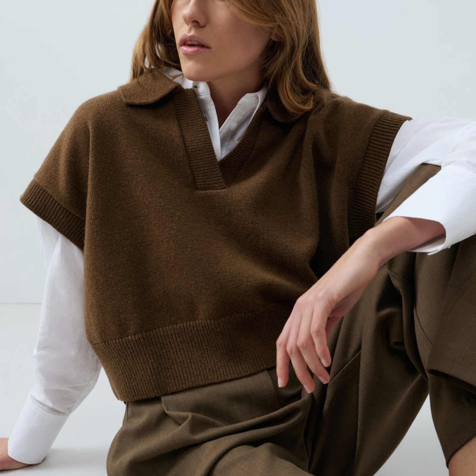Yaya Pull sans manche avec col - Teak brown