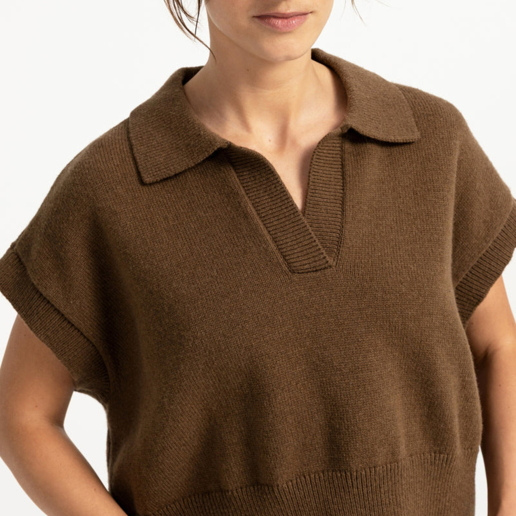 Yaya Pull sans manche avec col - Teak brown