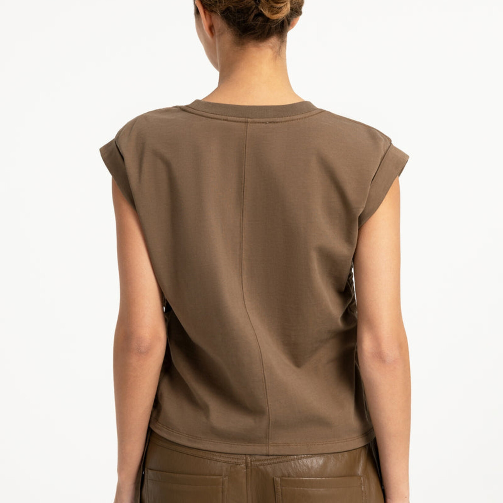 Yaya Top sans manche satiné - Teak brown
