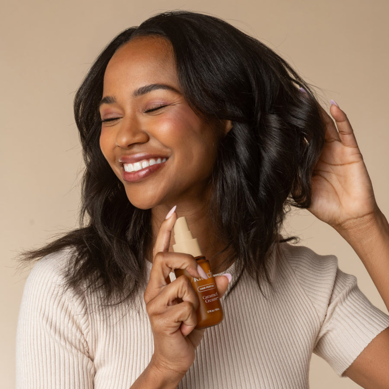 Kitsch Brume parfumée pour les cheveux et le corps - Crème caramel