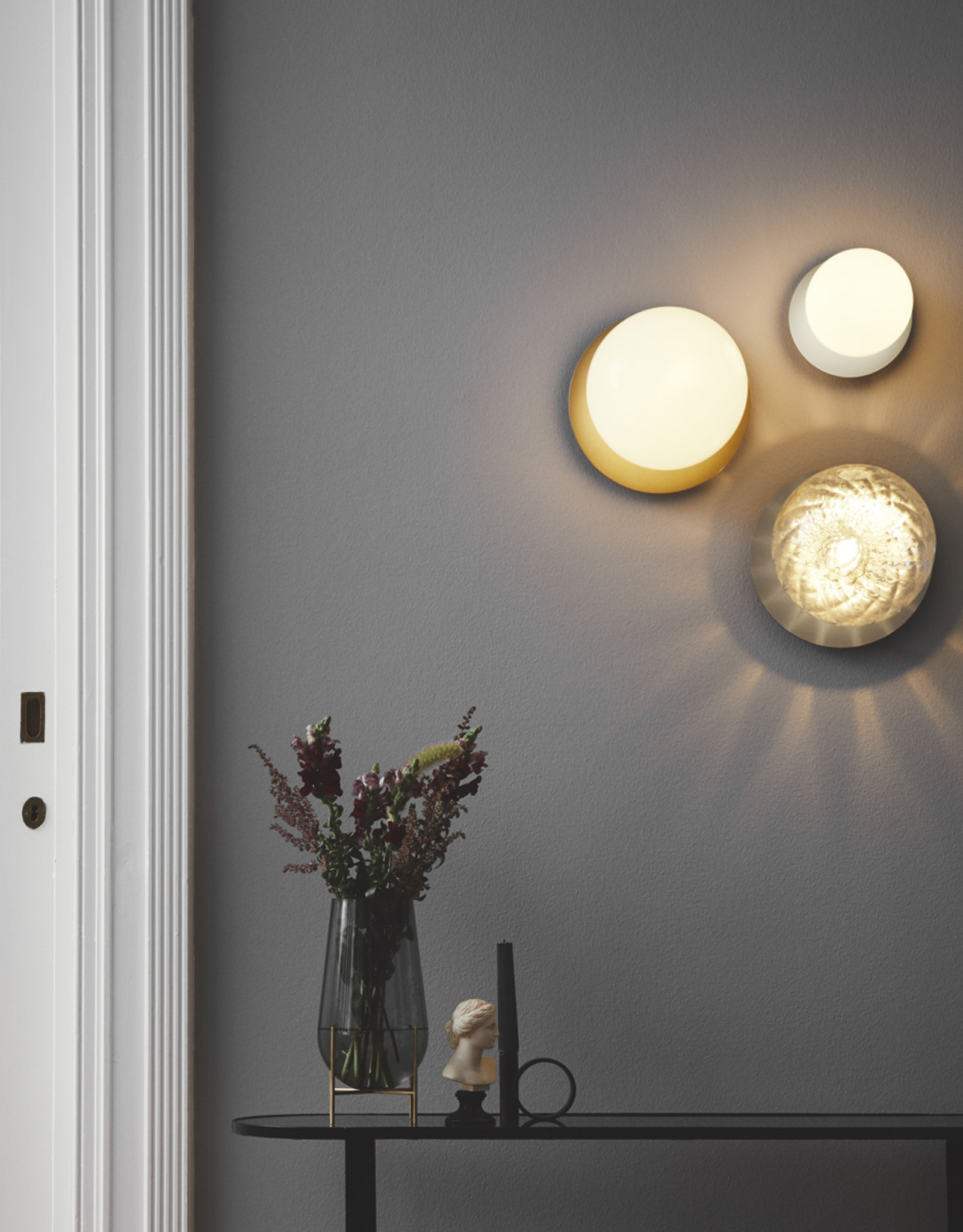 Nuura Liila 1 wall light by Sofie Refer | L | Nordic gold/opal white