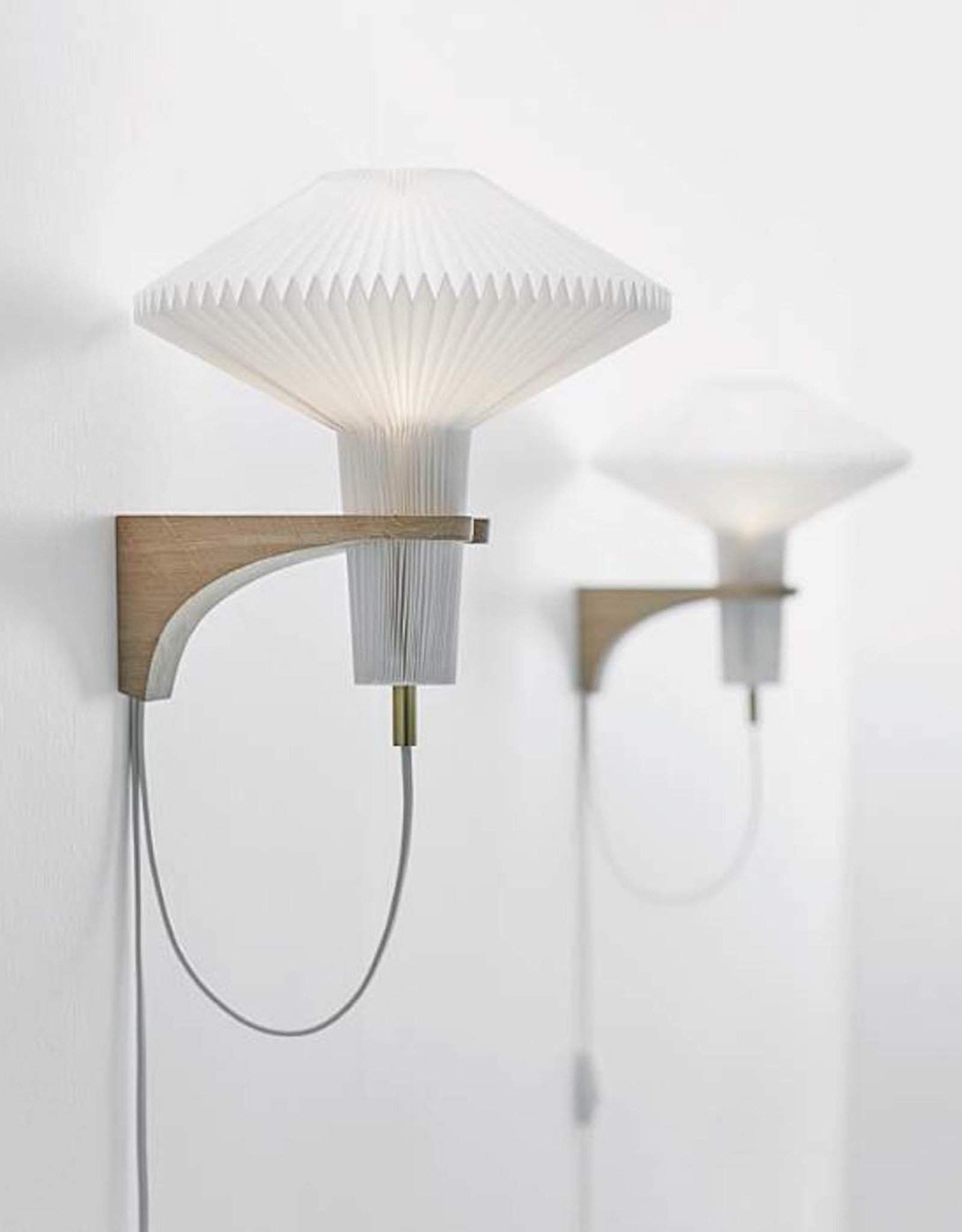 Mushroom 204 wall light by Vilhelm Wohlert | Plastic | Oak