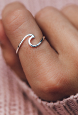 PURA VIDA Wave Ring in Silver