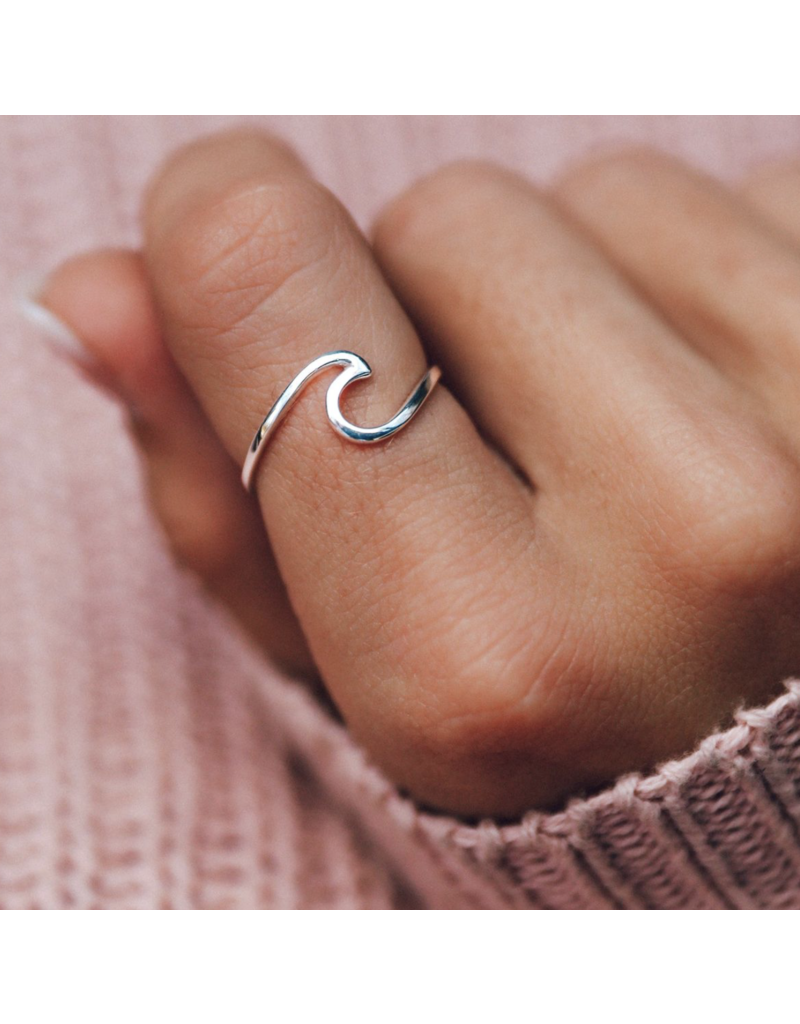 PURA VIDA Wave Ring in Silver
