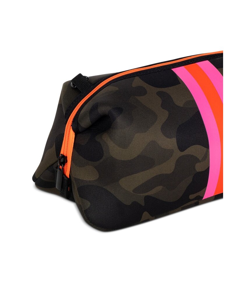 HAUTE SHORE Kyle Cosmetic Bag in Showoff