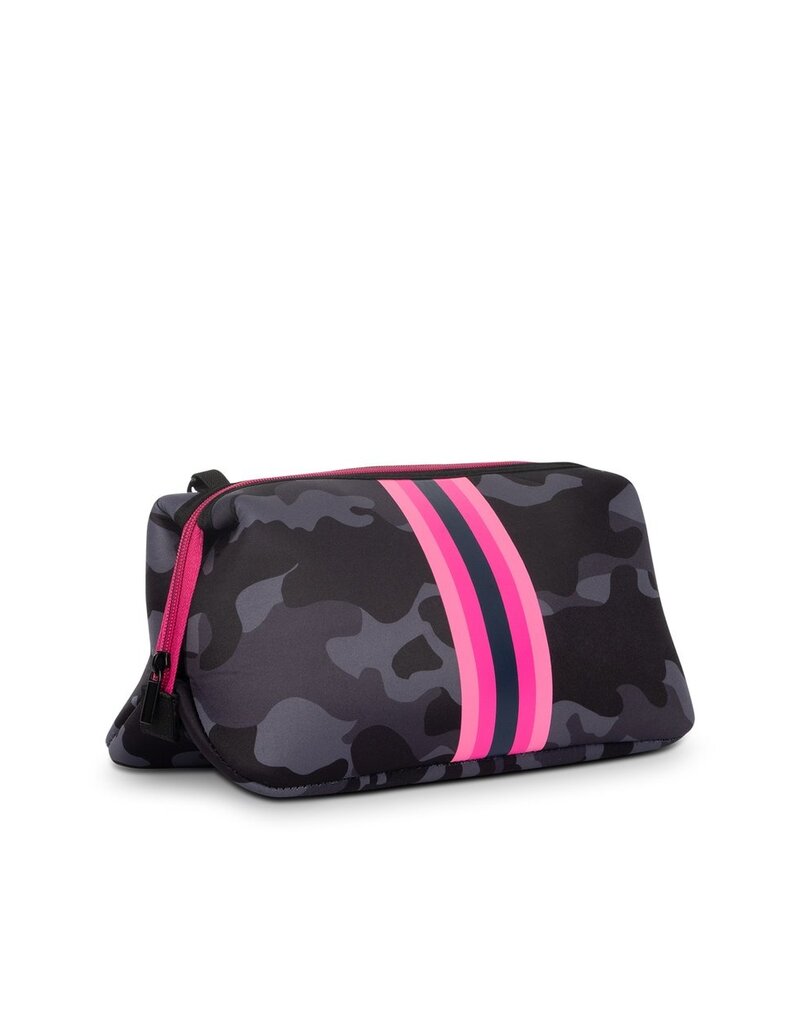 HAUTE SHORE Kyle Cosmetic Bag in Epic