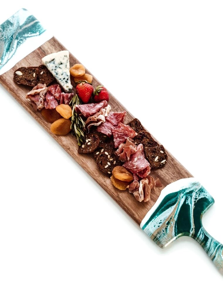 LYNN & LIANA SERVEWARE Baguette Acacia Board in Emerald Jewel