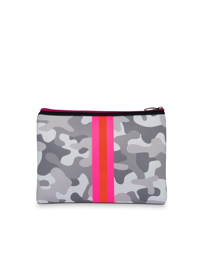 HAUTE SHORE Beth Clutch in Rise