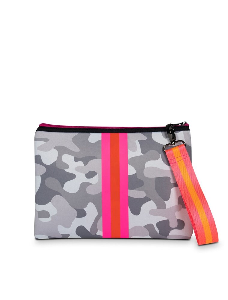 HAUTE SHORE Beth Clutch in Rise