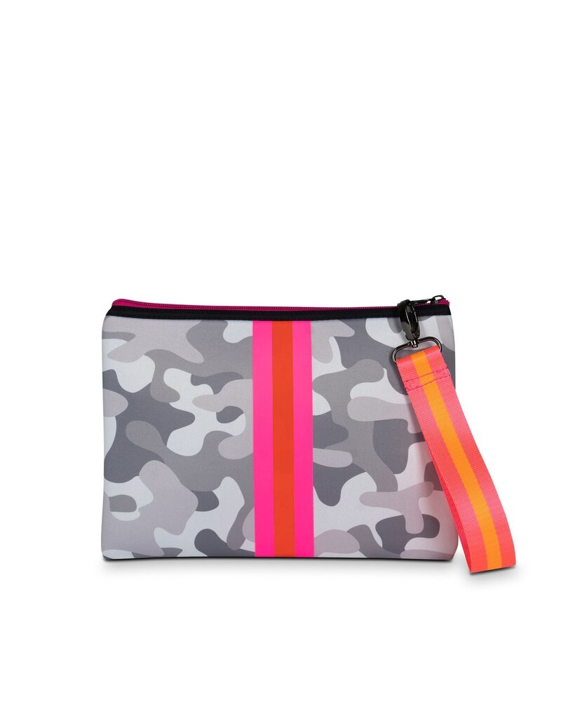 HAUTE SHORE Beth Clutch in Rise