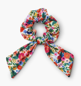 RIFLE PAPER COMPANY Scrunchie in Garden Party