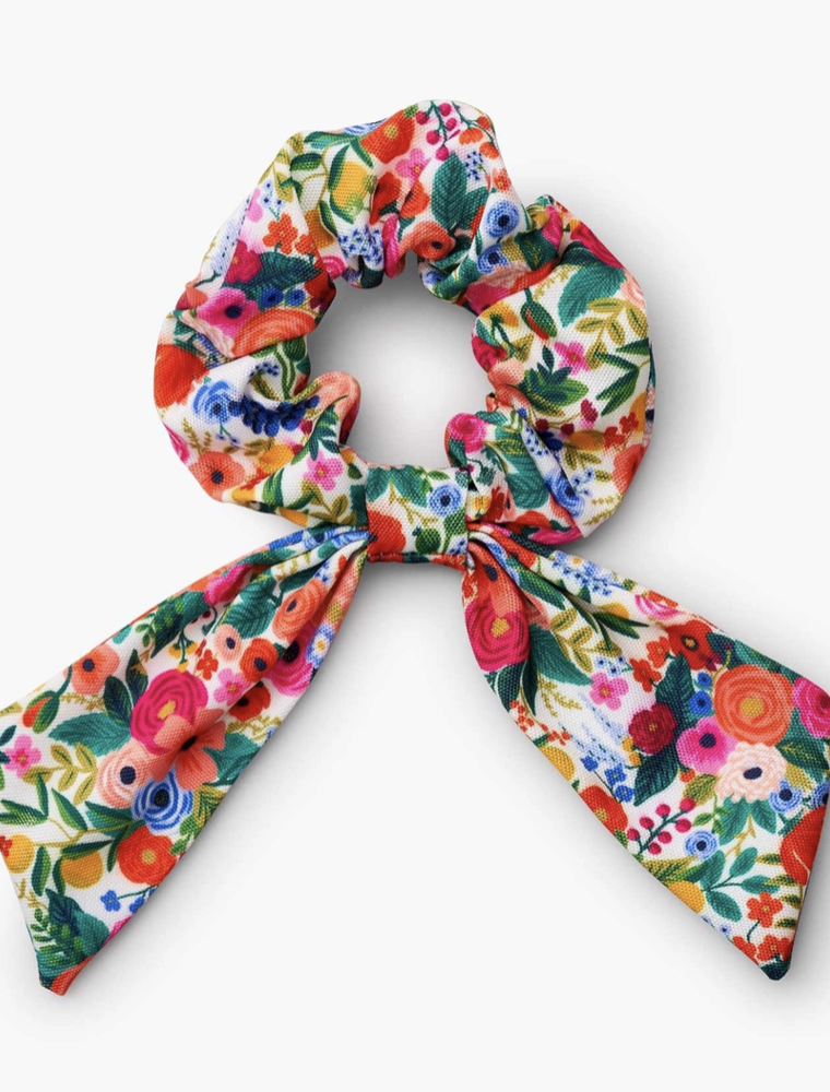 RIFLE PAPER COMPANY Scrunchie in Garden Party