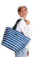 SCOUT Daytripper Shoulder Bag in Nantucket Navy SCOUT Daytripper Shoulder Bag in Nantucket Navy