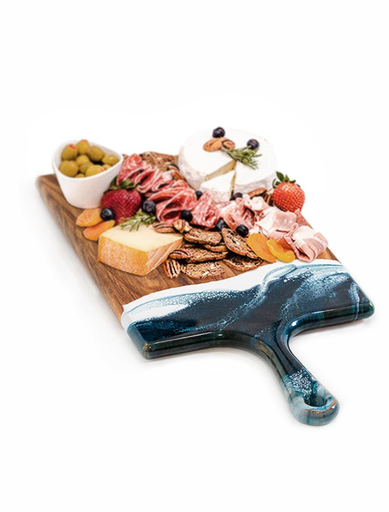 LYNN & LIANA SERVEWARE Large Acacia Cheese Board in Navy & White