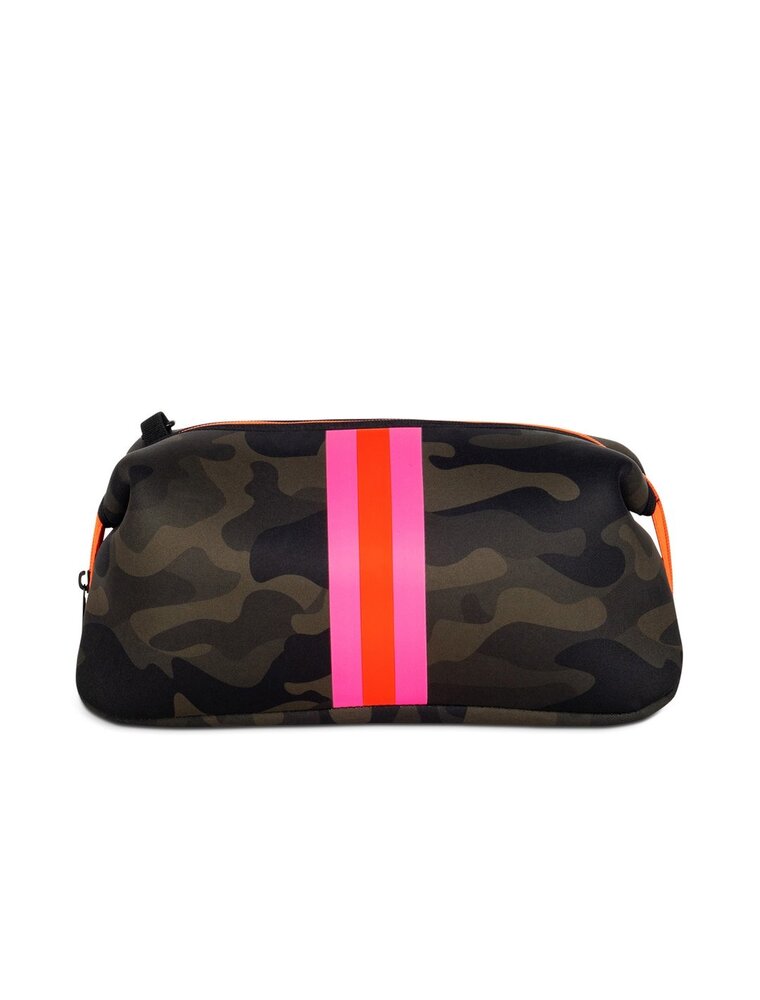 HAUTE SHORE Kyle Cosmetic Bag in Showoff