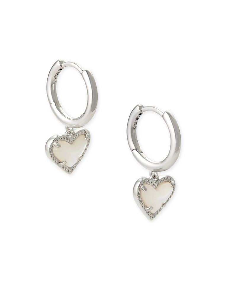 KENDRA SCOTT DESIGN Ari Heart Silver Huggie Earrings in Ivory Mother Of Pearl