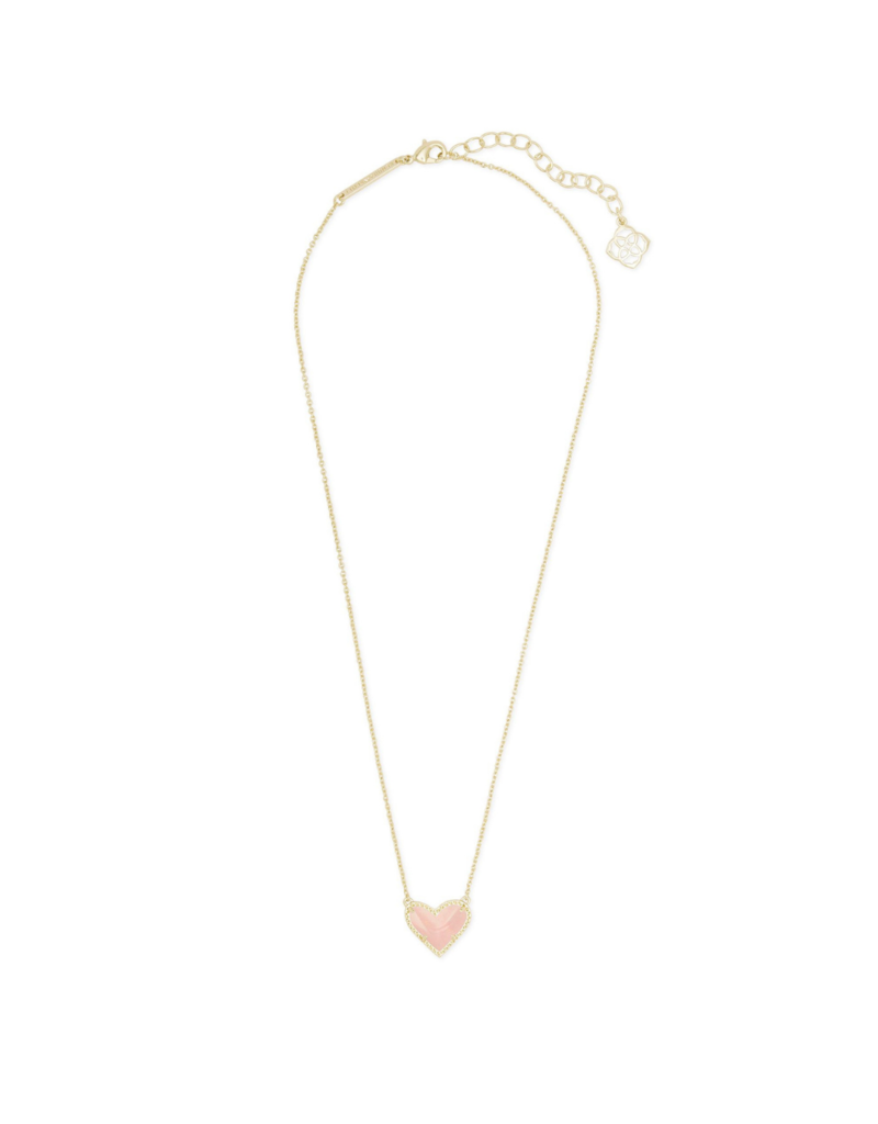KENDRA SCOTT DESIGN Ari Heart Gold Pendant Necklace in Rose Quartz