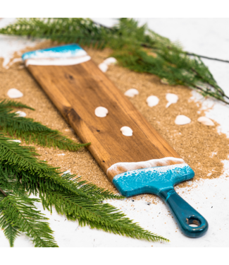 LYNN & LIANA SERVEWARE Baguette Acacia Board in Ocean Vibes