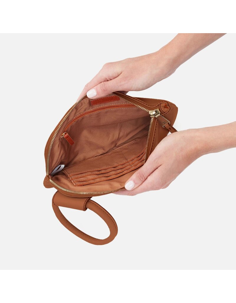 HOBO Sable Wristlet in Truffle