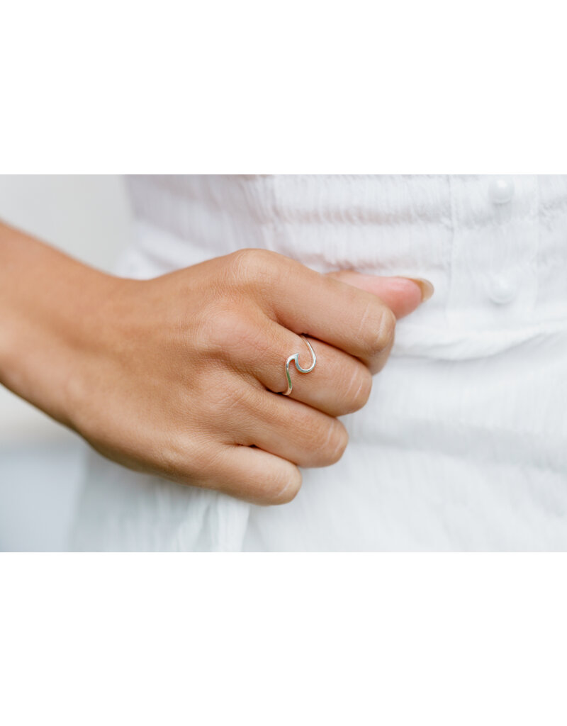PURA VIDA Wave Ring in Silver