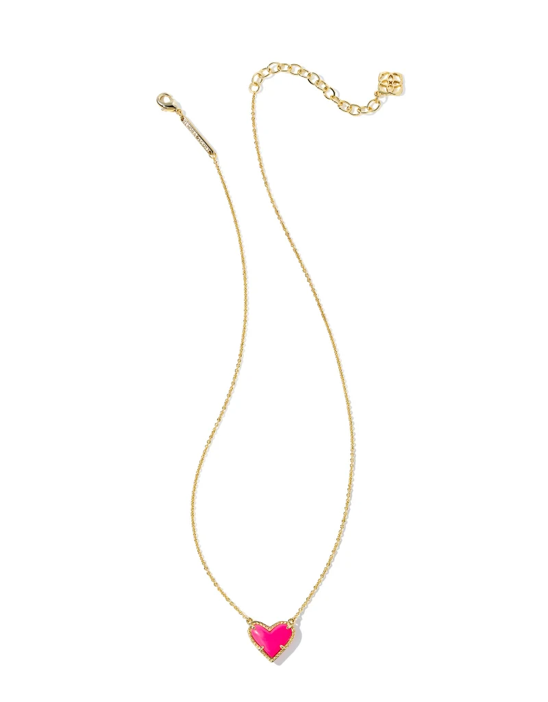 KENDRA SCOTT DESIGN Ari Heart Gold Pendant Necklace in Neon Pink Magnesite