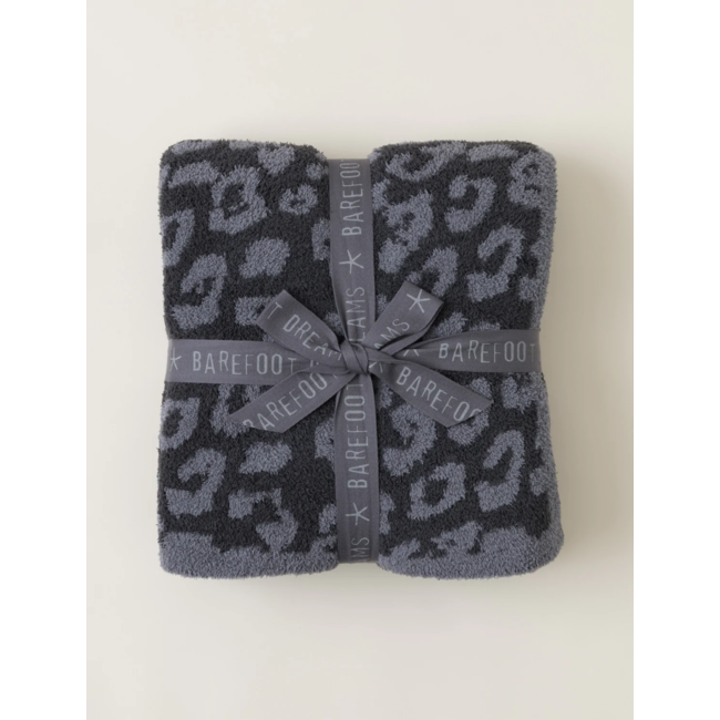 In The Wild Cozy Chic Throw Blanket in Graphite/Carbon