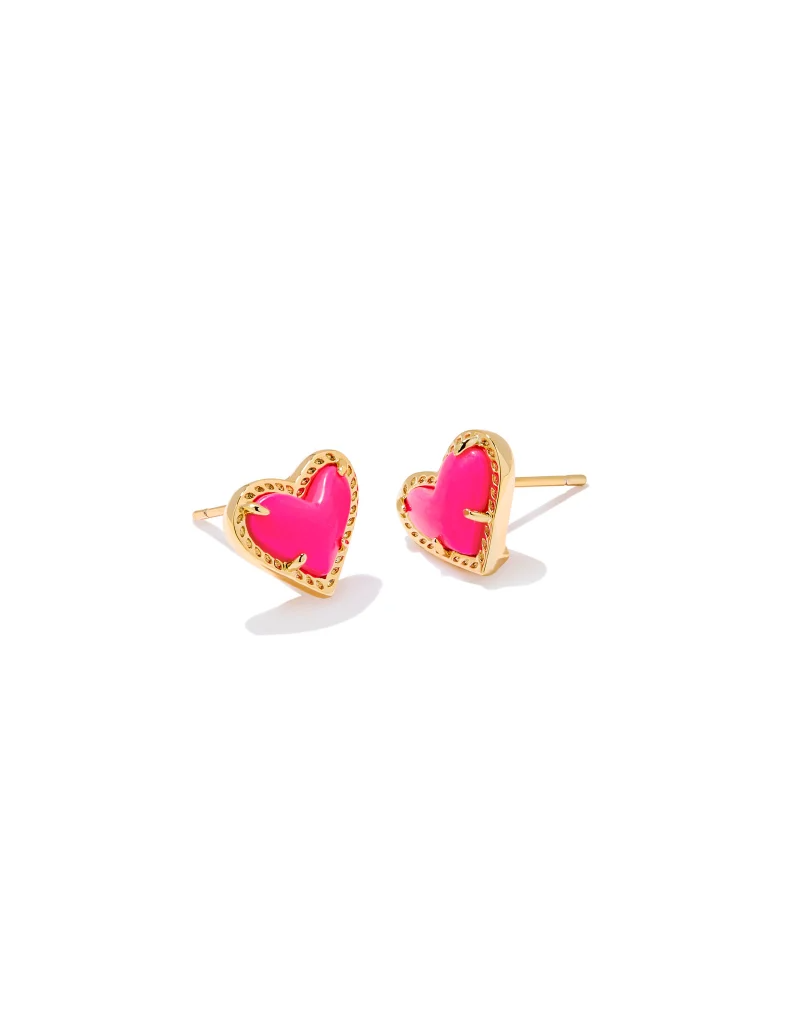 KENDRA SCOTT DESIGN Ari Heart Gold Stud Earrings in Neon Pink Magnesite