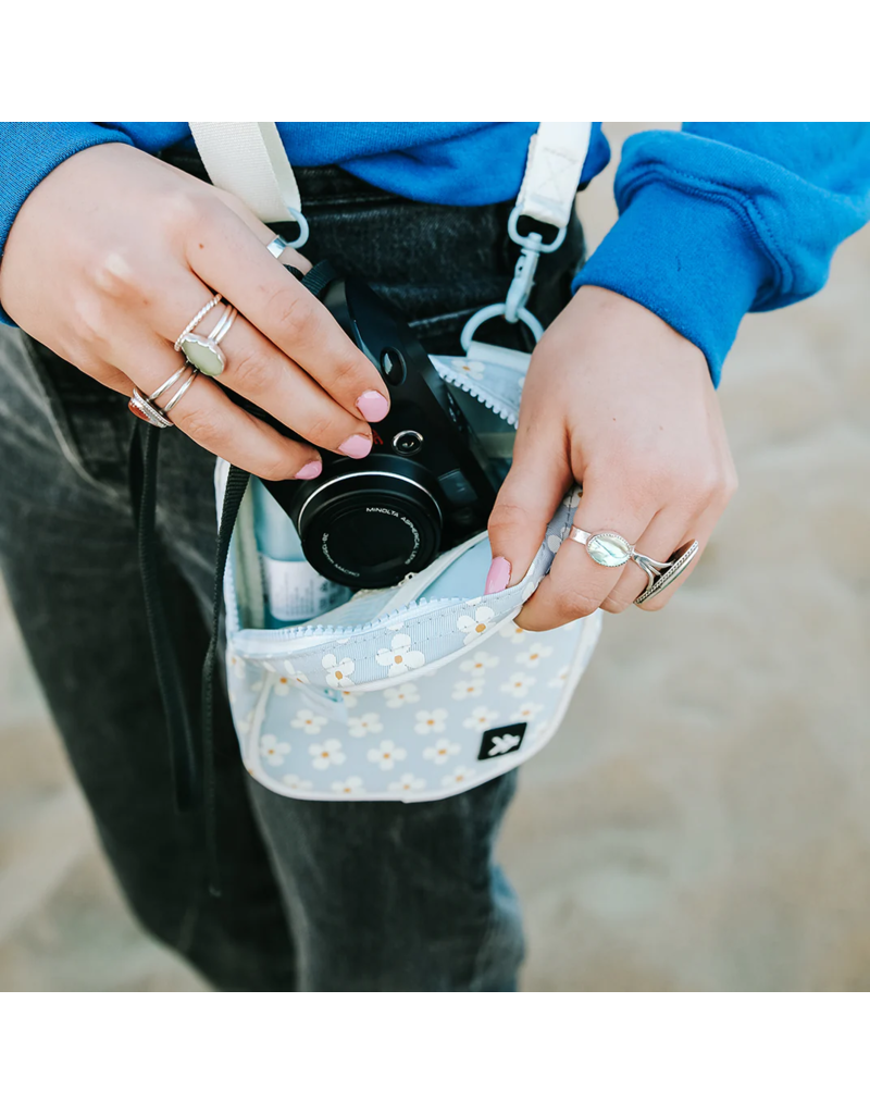 THREAD WALLETS Crossbody Bag in Luna