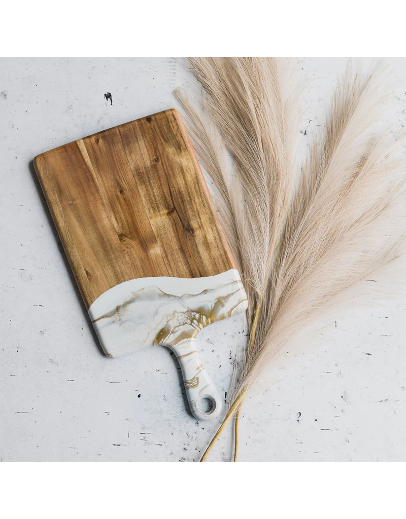 LYNN & LIANA SERVEWARE Medium Acacia Cheese Board in Gold Quartz